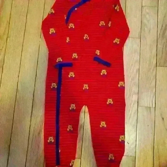 New Winnie the Pooh Guess Onesie 12 months - Picture 1 of 4